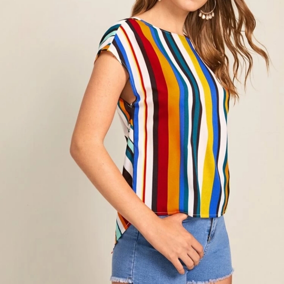 ๐ New Arrival ๐ Twist back Blouse๐ - Picture 2 of 3